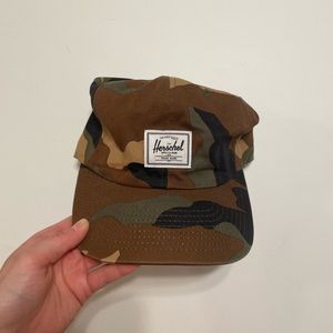 Camouflage Herschel hat